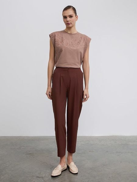 BGN Spodnie w kolorze brązowym rozmiar: 40. Brązowe spodnie z wysokim stanem BGN, bez wzorów, z materiału, z podwyższonym stanem. Za 96,37 zł.