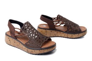 RIEKER V1765-24 brown, sandały damskie. Brązowe sandały Rieker, bez wzorów, bez obcasa, bez zapięcia. Za 349,90 zł.