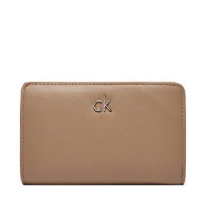 Portfel Calvin Klein. Brązowe portfele Calvin Klein, bez wzorów. Za 139,99 zł.
