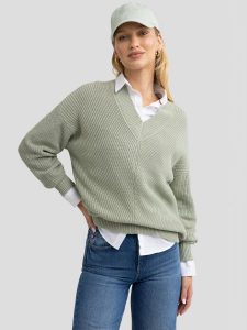 Sweter damski z wiskozy z dekoltem v-neck pistacjowy Cyntiana 300. Zielone swetry klasyczne Big Star, l, z wiskozy, bez kołnierzyka. W wyprzedaży za 99,99 zł.