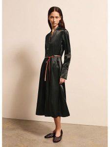 STEFANEL Sukienka w kolorze czarnym rozmiar: XS. Czarne sukienki Stefanel, xs, bez wzorów, ze skóry, bez kołnierzyka, bez ramiączek, midi. Za 304,99 zł.