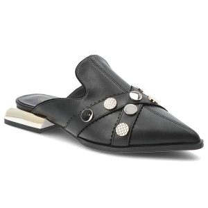 Klapki damskie S.Barski, cholewka ze skóry naturalnej z zabudowanym przodem na niskim obcasie z metaliczną wstawką ozdobione dekoracyjnymi paskami, c. Czarne klapki S.BARSKI, bez wzorów, ze skóry, bez obcasa, na obcasie. Za 278,90 zł.