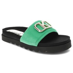 Zielone Klapki Karino Modne Skórzane Buty. Zielone klapki Karino, bez wzorów, z weluru, bez obcasa. Za 319,00 zł.