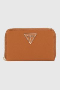 GUESS Brązowy portfel damski Laurel. Brązowe portfele Guess, z aplikacjami, ze skóry ekologicznej. W wyprzedaży za 216,99 zł.