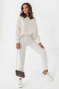 Śmietankowa Kobieca Bluza Oversize bez Kaptóra. Bluzy Ivon, l, bez wzorów, z bawełny, bez kaptura. Za 189,90 zł.
