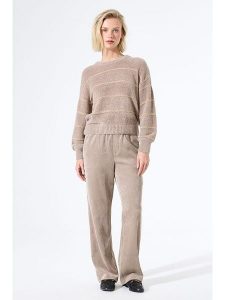 Garcia Sweter w kolorze beżowym rozmiar: M. Brązowe swetry oversize Garcia, m, bez wzorów, ze splotem, bez ramiączek. Za 131,12 zł.