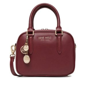 Torebka Nine West. Czerwone torebki klasyczne Nine West, bez wzorów, bez dodatków. Za 299,99 zł.