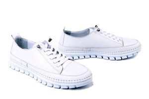 ARTIKER RELAKS 58C3375 biały, półbuty damskie. Białe półbuty Artiker Relaks, bez wzorów, ze skóry, bez obcasa, bez zapięcia. Za 224,90 zł.