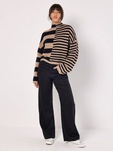 Apricot Sweter w kolorze jasnobrązowo-czarnym rozmiar: L. Brązowe swetry oversize Apricot, l, bez wzorów, bez ramiączek. Za 122,96 zł.
