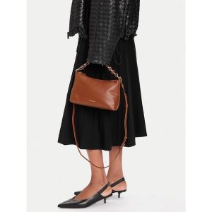 Torebka Coccinelle. Brązowe torebki klasyczne Coccinelle, bez wzorów, bez dodatków. Za 689,99 zł.