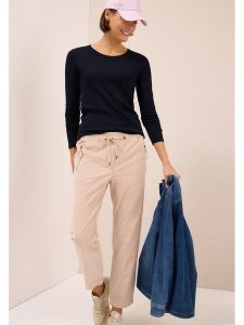 Cecil Koszulka w kolorze granatowym rozmiar: M. Niebieskie bluzki Cecil, m, bez wzorów, z bawełny, bez kołnierzyka, bez ramiączek. Za 69,91 zł.