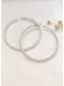 Atelier MIU Kolczyki-kreole w kolorze srebrnym rozmiar: onesize. Szare kolczyki Atelier MIU, srebrne. Za 43,99 zł.