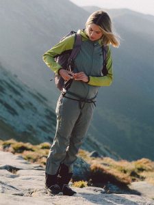 4F Kurtka softshell wiatroodporna damska - oliwkowa XL. Brązowe kurtki 4f, s, bez wzorów, z materiału, bez kaptura. Za 249,99 zł.