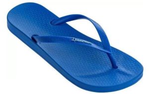 Japonki damskie plażowe do rekreacji Ipanema Anatomica Mix. Niebieskie klapki Ipanema, z aplikacjami, z gumy, bez obcasa, na płaskiej podeszwie. Za 82,00 zł.