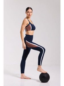 Onamaste Legginsy sportowe "Malte" w kolorze granatowo-jasnobrązowo-białym rozmiar: L/XL. Niebieskie legginsy Onamaste, bez wzorów, z materiału, z podwyższonym stanem. Za 130,99 zł.