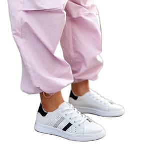 Biało-czarne sneakersy eko skóra Berdine białe. Białe trampki bez wzorów, z materiału, bez zapięcia. Za 79,62 zł.