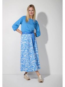 More & More Bluza w kolorze niebieskim rozmiar: 42. Niebieskie bluzy More & More, z aplikacjami, bez kaptura. Za 122,38 zł.
