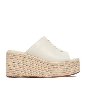 Espadryle Badura. Białe espadryle Badura, bez wzorów, bez obcasa. Za 349,99 zł.