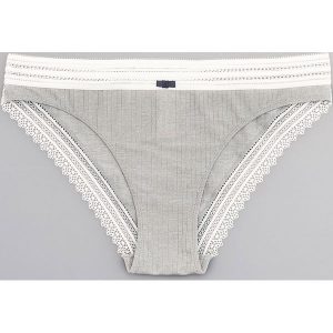 Majtki typu figi - Jasny szar. Figi marki Reserved. W wyprzedaży za 19,99 zł.