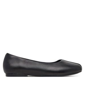 Baleriny Clarks. Czarne balerinki Clarks, bez wzorów, bez obcasa, bez zapięcia. Za 319,99 zł.