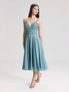 Hey Kyla Sukienka koktajlowa 5AC106HK Niebieski Slim Fit. Niebieskie kombinezony Hey Kyla, bez wzorów, z syntetyku, wizytowe, bez kołnierzyka, bez ramiączek. Za 649,99 zł.