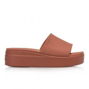 Klapki Dla Dorosłych Crocs Brooklyn Slide. Brązowe klapki Crocs, bez wzorów, z materiału, bez obcasa. Za 181,99 zł.