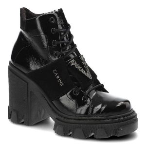 Botki damskie Carinii, naturalna skóra lakierowana masywna podeszwa na stabilnym słupku sznurowana cholewka, czarny, B8503_-070-H20-000-F20. Czarne botki Carinii, z aplikacjami, z lakierowanej skóry, bez obcasa, na obcasie, bez zapięcia. Za 439,00 zł.