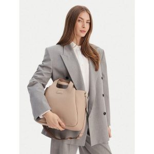 Torebka HUGO. Brązowe torebki klasyczne Hugo, bez wzorów, bez dodatków. Za 659,99 zł.