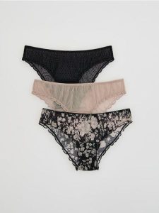 Siateczkowe majtki figi 3 pack - czarny. Czarne figi Reserved, bez wzorów. Za 59,99 zł.
