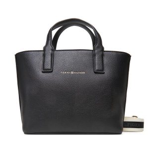 Torebka Tommy Hilfiger. Czarne torebki klasyczne TOMMY HILFIGER, bez wzorów, bez dodatków. Za 359,99 zł.