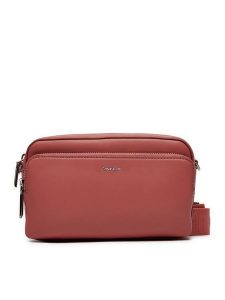 Calvin Klein Torebka Ck Must Camera Bag K60K611927 Różowy. Czerwone listonoszki Calvin Klein, bez wzorów, ze skóry, bez dodatków. Za 569,99 zł.