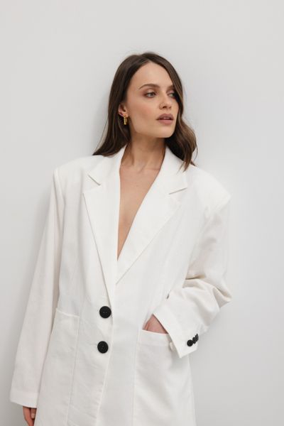 Marynarka z lnem oversize w kolorze WHITE CREAM- HARLEY. Białe marynarki i żakiety Marsala, bez wzorów, z bawełny, eleganckie. Za 319,90 zł.