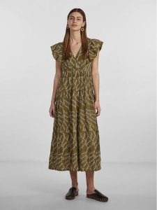 YAS Sukienka codzienna 26030117 Zielony Regular Fit. Zielone kombinezony YAS, xs, bez wzorów, z wiskozy, bez kołnierzyka, bez ramiączek. Za 269,99 zł.