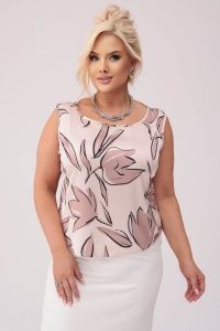 Beżowy satynowy top Sophia z motywem kwiatów PLUS SIZE XXL OVERSIZE WIOSNA. Brązowe topy Moda Size Plus Iwanek, l, bez wzorów, z elastanu, biznesowe, bez kołnierzyka, bez ramiączek. W wyprzedaży za 79,90 zł.