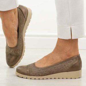 Brązowe półbuty damskie M.Daszyński 1628-25. Brązowe półbuty M.Daszyński, na jesień, bez wzorów, z jeansu, bez obcasa, na koturnie, bez zapięcia. Za 179,00 zł.