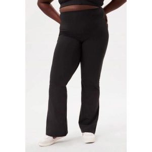 Damskie legginsy Girlfriend Collective. Czarne legginsy GIRLFRIEND COLLECTIVE, bez wzorów. Za 392,50 zł.