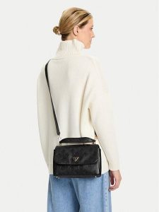 Guess Torebka Tisha HWPD77 64200 Czarny. Czarne torebki klasyczne Guess, z aplikacjami, ze skóry, bez dodatków. Za 309,99 zł.