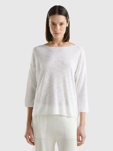 Benetton Sweter w kolorze białym rozmiar: L. Białe swetry oversize Benetton, l, bez wzorów, bez ramiączek. Za 96,60 zł.