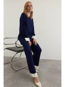 Trendyol 2-częściowy zestaw w kolorze granatowym rozmiar: L/XL. Niebieskie swetry oversize Trendyol, l, bez wzorów, bez ramiączek. Za 104,89 zł.