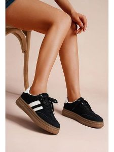 Foreverfolie Sneakersy w kolorze biało-czarnym rozmiar: 41. Białe trampki Foreverfolie, bez wzorów, bez zapięcia. Za 122,96 zł.