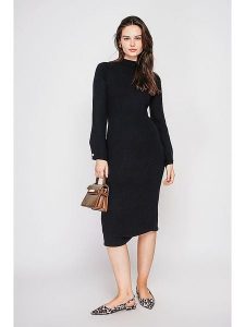 C& Jo Sukienka dzianinowa w kolorze czarnym rozmiar: 38. Czarne sukienki C& Jo, na co dzień, bez wzorów, z dzianiny, klasyczne, bez kołnierzyka, bez ramiączek, midi, proste. Za 122,38 zł.