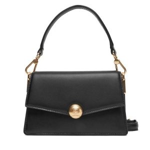 Torebka Lacoste. Czarne torebki klasyczne Lacoste, bez wzorów, bez dodatków. Za 669,99 zł.