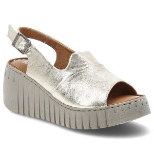 Sandały damskie Artiker, cholewka ze skóry naturalnej licowej pasek wokół pięty z regulacją na metalową klamrę, złote, 58C3368. Żółte sandały ARTIKER, bez wzorów, ze skóry, bez obcasa, na koturnie, bez zapięcia. Za 249,00 zł.