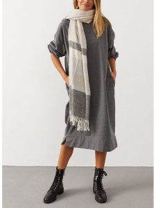 Milan Kiss Sukienka w kolorze szarym rozmiar: S. Szare sukienki Milan Kiss, s, bez wzorów, bez kołnierzyka, bez ramiączek, midi. Za 165,99 zł.