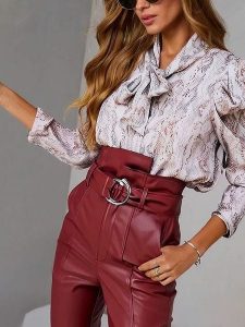 Milan Kiss Bluzka w kolorze kremowym rozmiar: S. Brązowe bluzki Milan Kiss, s, bez wzorów, bez kołnierzyka, bez ramiączek. Za 113,99 zł.