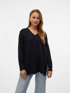 Vero Moda Sweter "Filuca" w kolorze czarnym rozmiar: S. Czarne swetry oversize Vero Moda, s, bez wzorów, ze splotem, bez ramiączek. Za 68,46 zł.