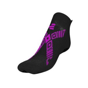 Skarpety techniczne basenowe klasyczne dla dorosłych, czarnym ze fuksji. Czarne skarpetki R-EVENGE, bez wzorów, z lycry. Za 118,89 zł.