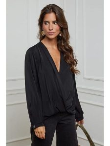 L'armoire de Suzette Bluzka w kolorze czarnym rozmiar: 38/40. Czarne bluzki L'armoire de Suzette, l, bez wzorów, klasyczne, bez kołnierzyka, bez ramiączek. Za 73,99 zł.