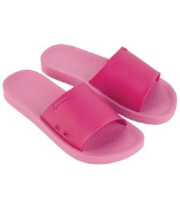 Klapki damskie obuwie plażowe Ipanema Classic Slide Fem. Czerwone klapki Ipanema, z aplikacjami, z gumy, bez obcasa, na płaskiej podeszwie. Za 75,04 zł.