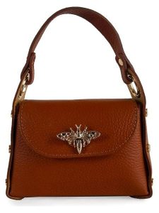 ORE10 Skórzana torebka "Raser" w kolorze jasnobrązowym - 17 x 12 x 6 cm rozmiar: onesize. Brązowe torebki klasyczne ORE10, z aplikacjami, z materiału, przez ramię, bez dodatków. Za 130,99 zł.